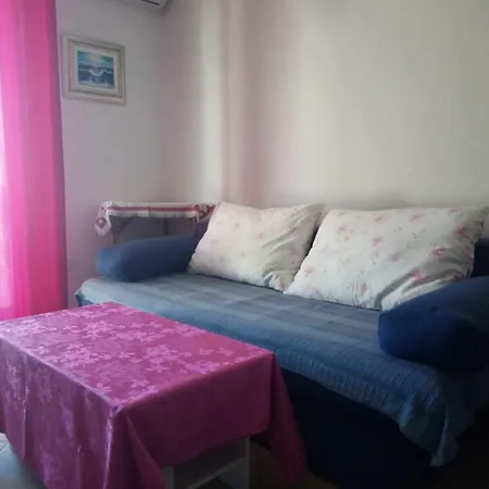 Apartament Maris *