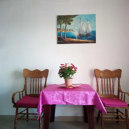 Maris Apartament *